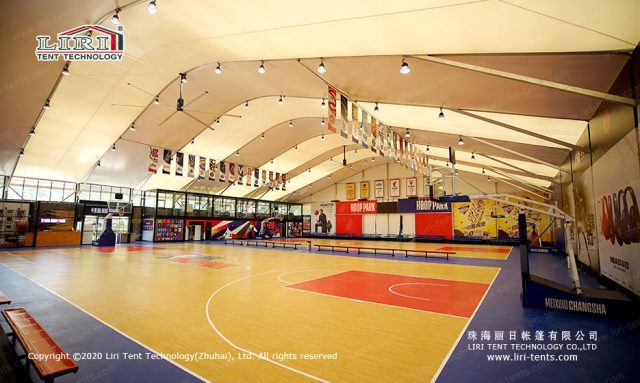 篮球场篷房内景