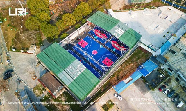 篮球场电动伸缩篷航拍图