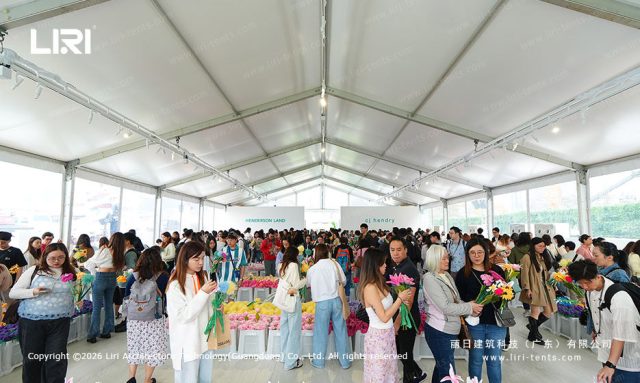 香港花卉展览篷房内景图
