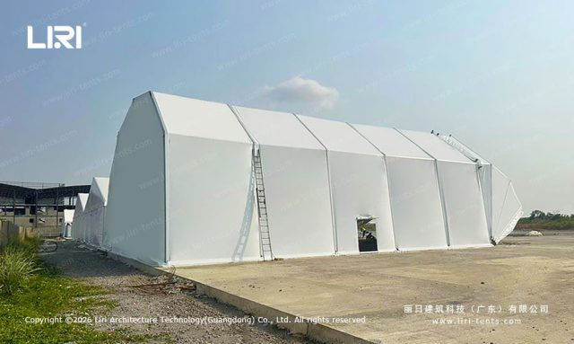 民用机场飞机篷图片