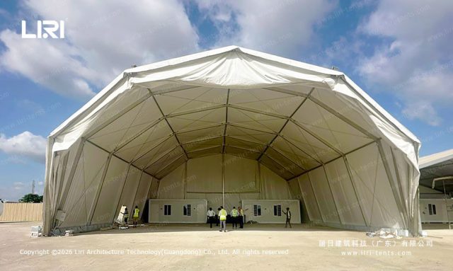 眼帘式机库内景视角