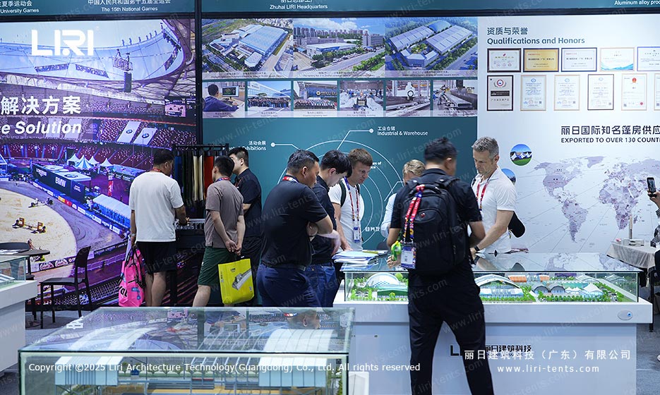 体博会展台客商交流