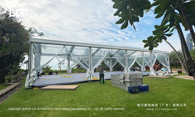 草坪宴会篷房侧面外观