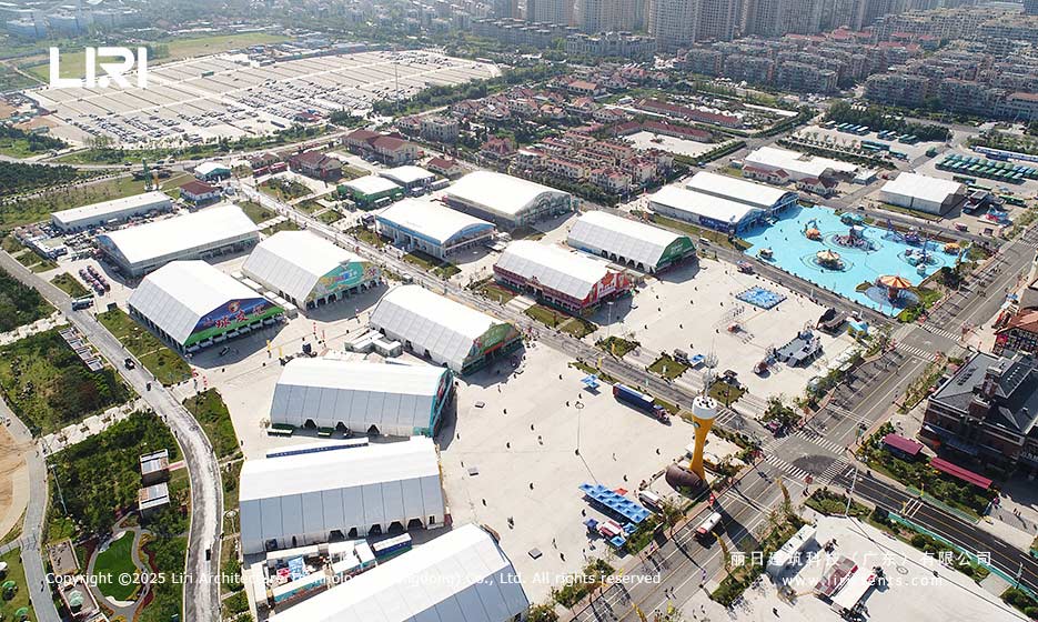 多座啤酒大篷活动场地航拍图