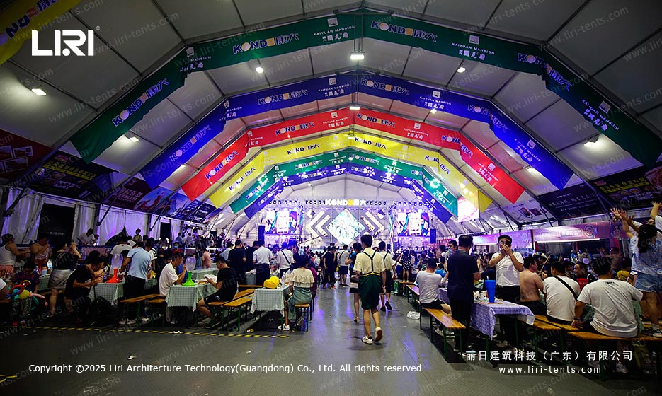 啤酒大篷品牌舞台与用餐区