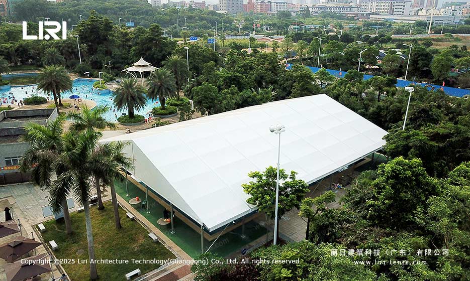 游泳池篷房露天泳池区航拍外观