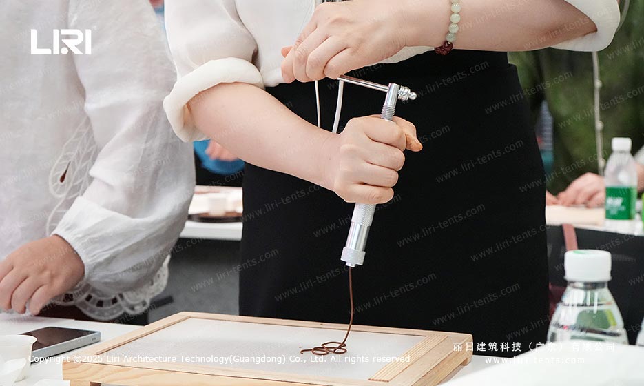 非遗制香手工压香成型