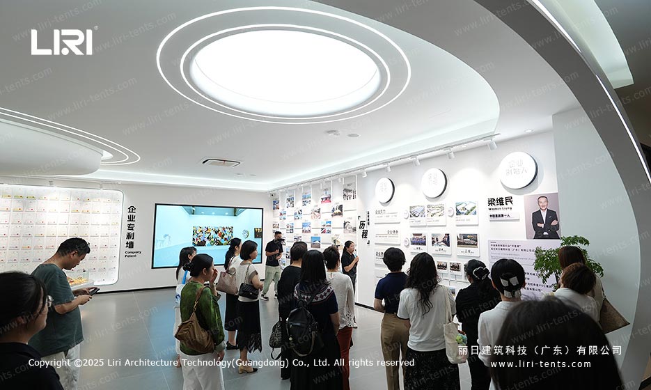 珠海市总工会女职委代表参观企业品牌展厅